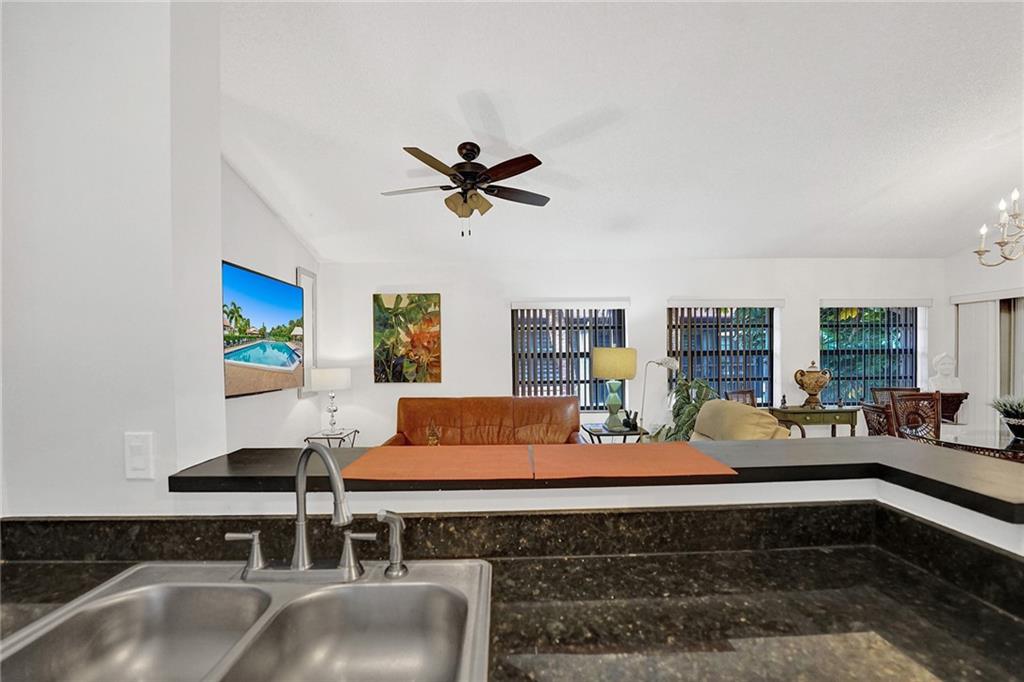 POINTE PARK CONDOS - Residential