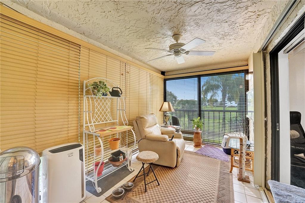 POINTE PARK CONDOS - Residential