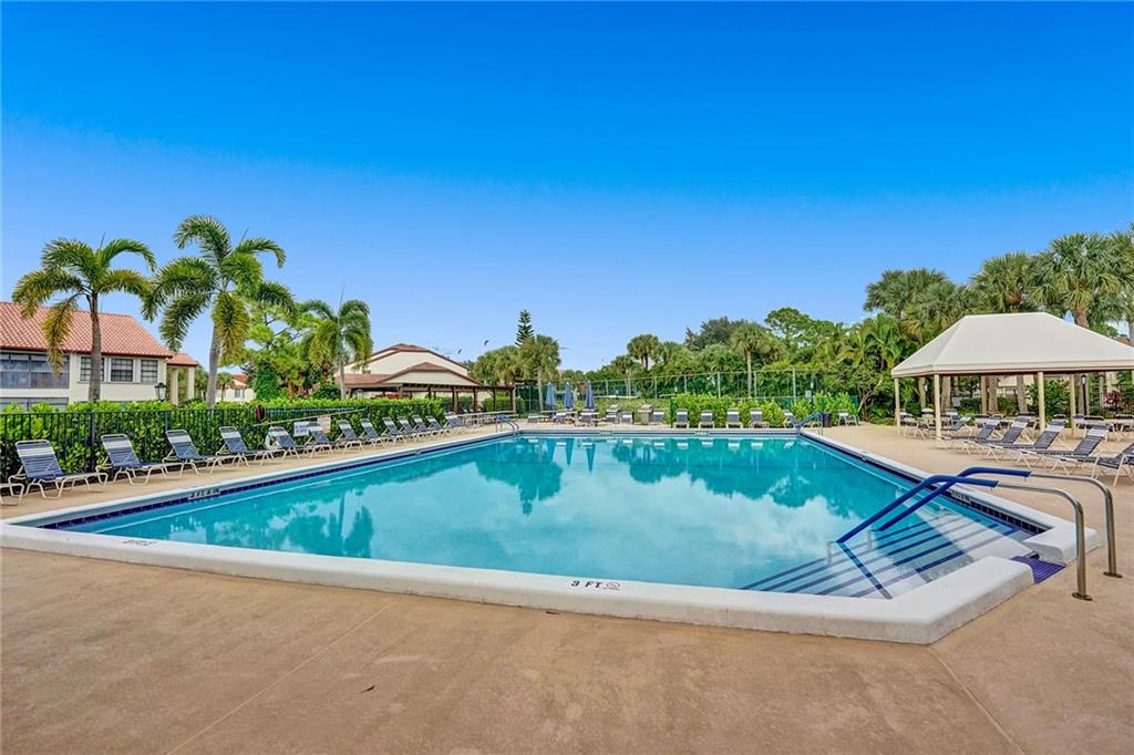 POINTE PARK CONDOS - Residential