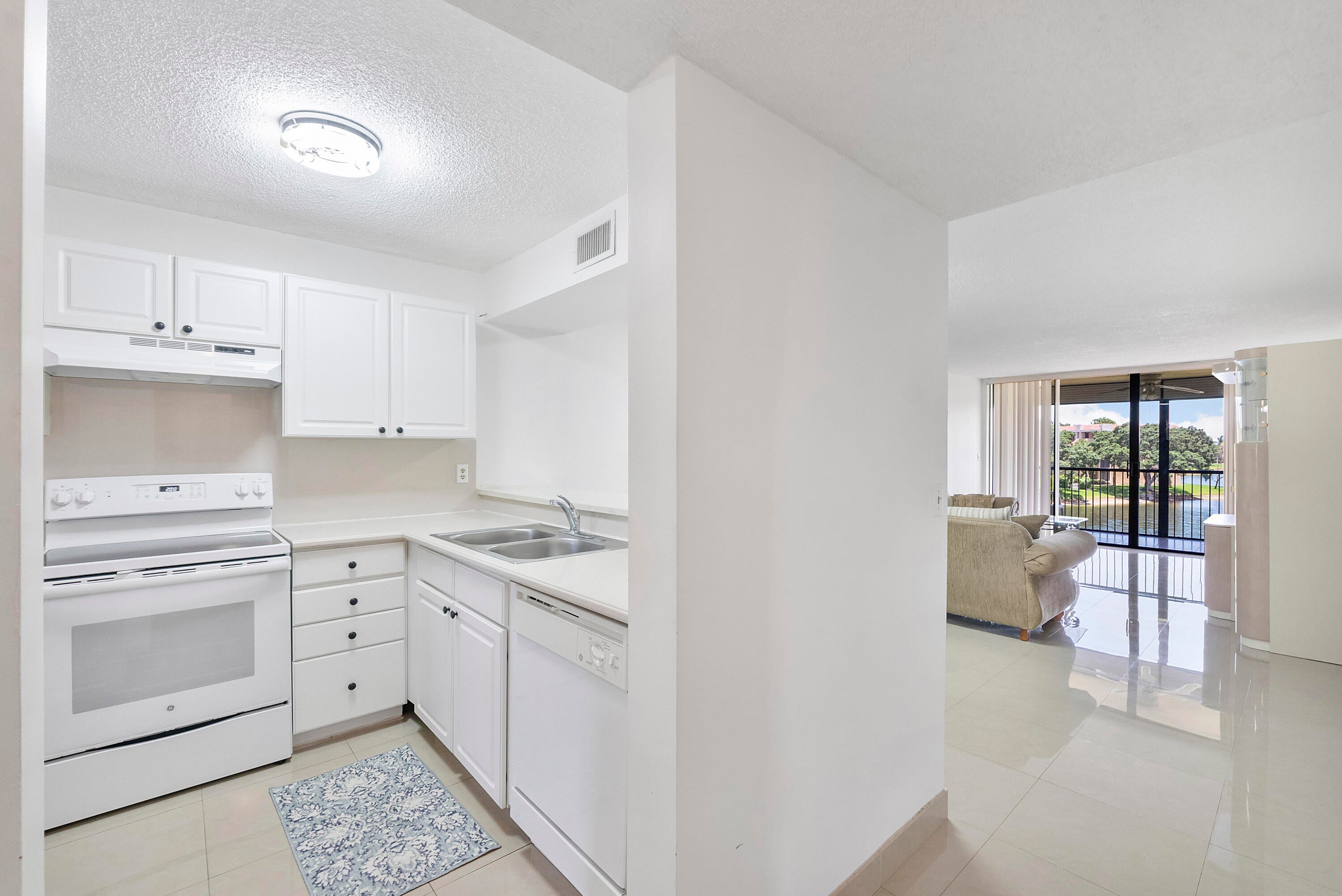 5828 Coral Lake Drive, Margate FL 33063