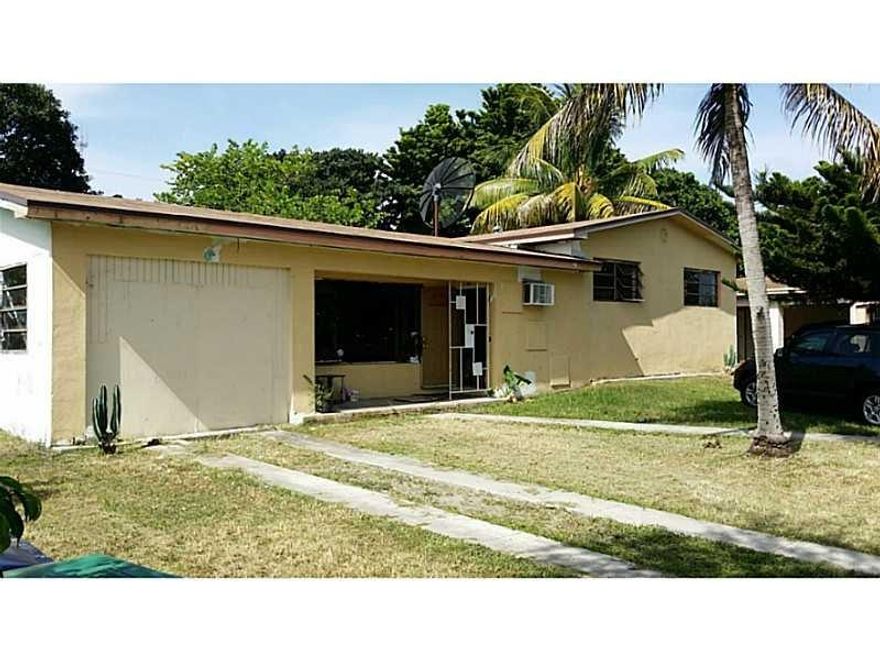 GREAT INVESTMENT OPPORTUNITY IN MIAMI GARDENS WITH A LOT OF POTENTIAL*BIG LOT. NEW ROOF. NEW FLOOR AND KITCHEN. AS IS*
