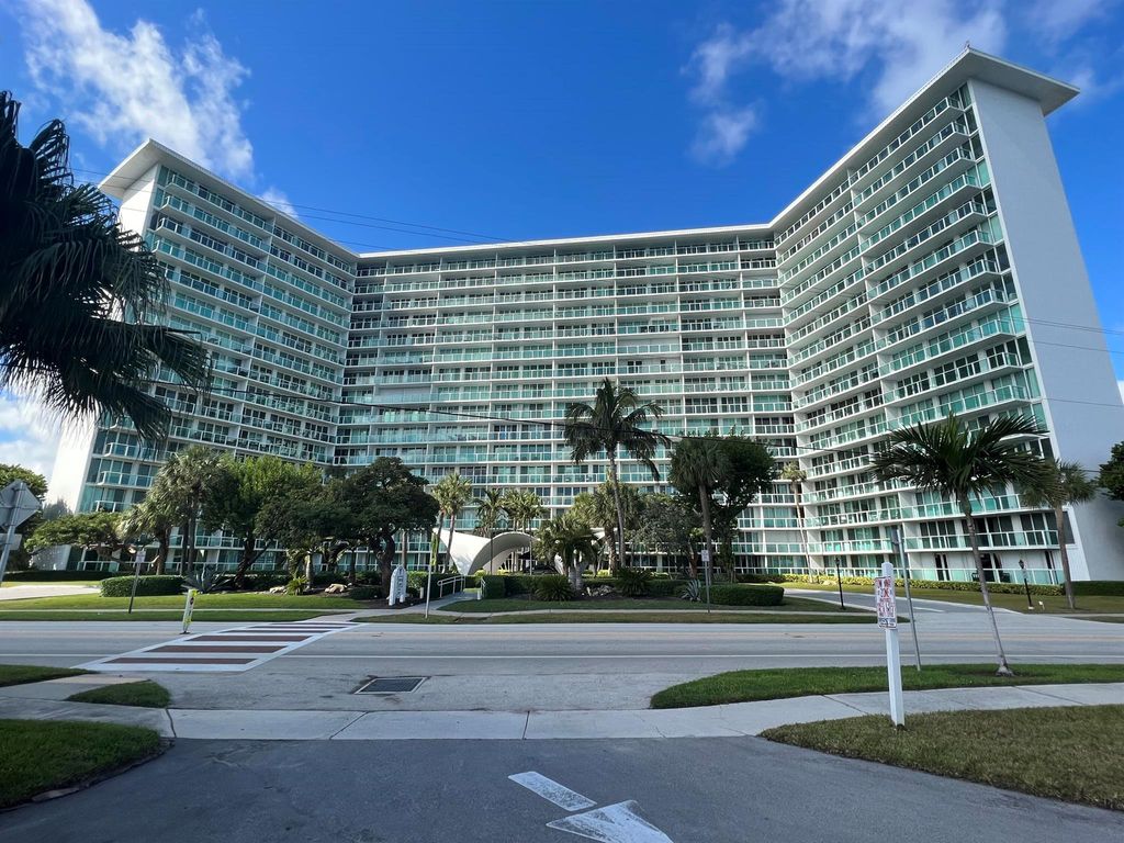 Photo of 333 NE 21st Avenue #1220, Deerfield Beach, FL 33441 (MLS # R11065642)