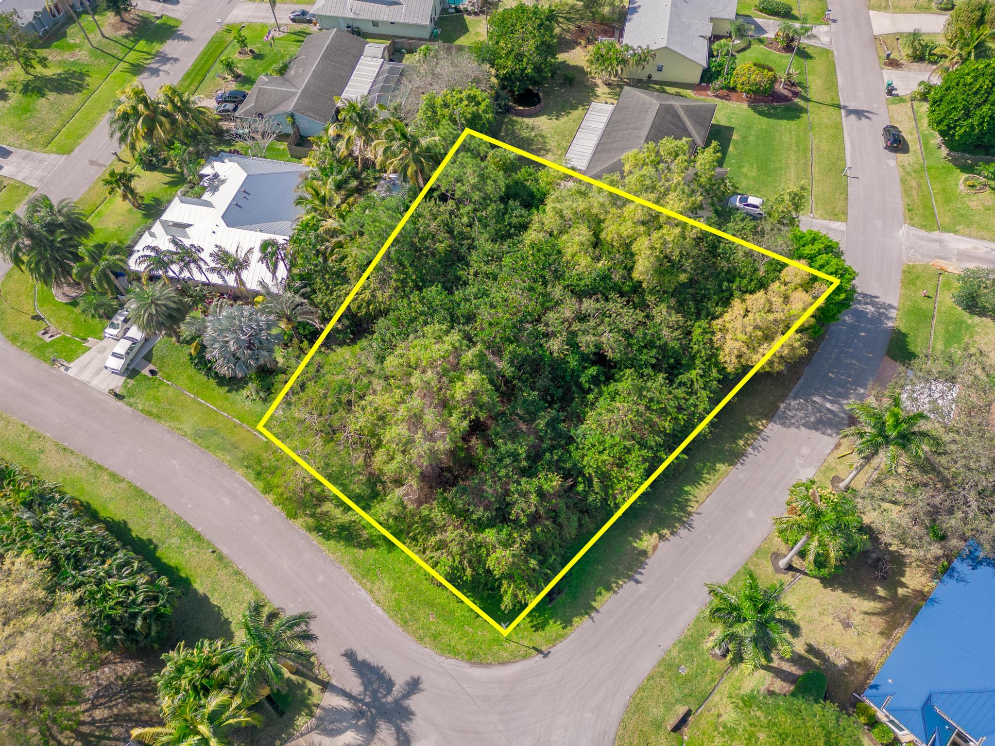 Oversized Beautiful Vacant Lot Located in the Highly Sought After South Bend Area of Port St Lucie, FL. Just Minutes from Parks, Shopping, Dining, and the Spectacular Treasure Coast Beaches. Build your Dream Home today!!