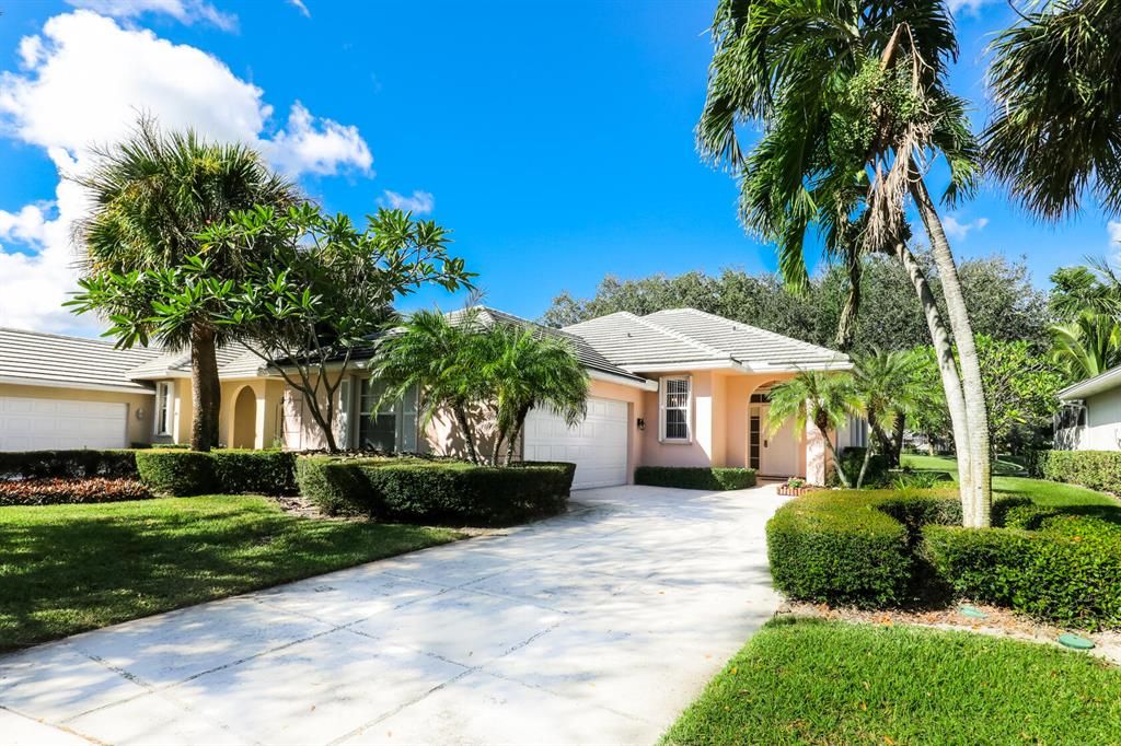 Photo of 1018 Bedford Avenue, Palm Beach Gardens, FL 33403 (MLS # R10752455)