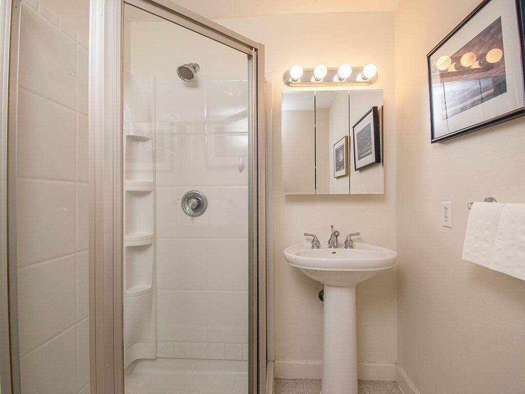 VISTA HARBOR CONDO BLDGS - Residential