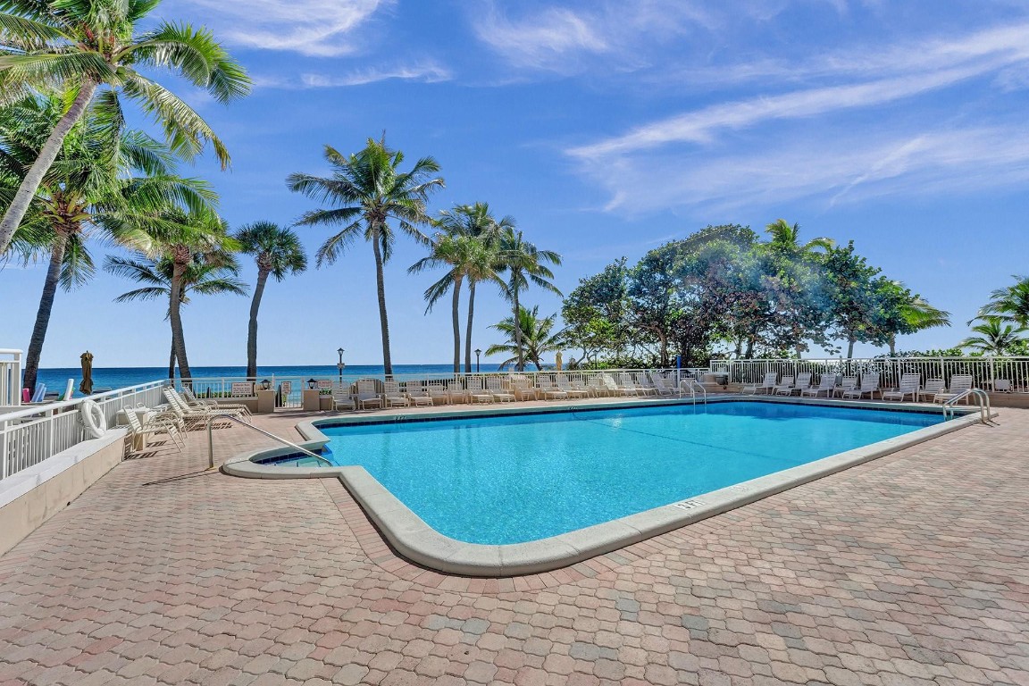 HILLSBORO LE BARON - Residential