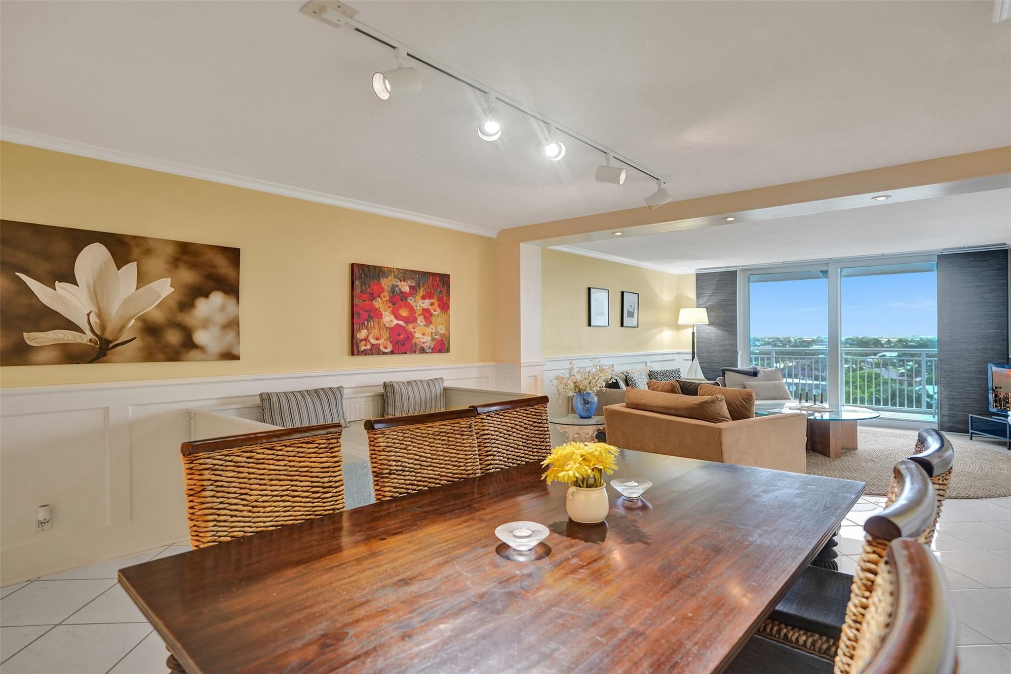 1050 Hillsboro Mile 805W