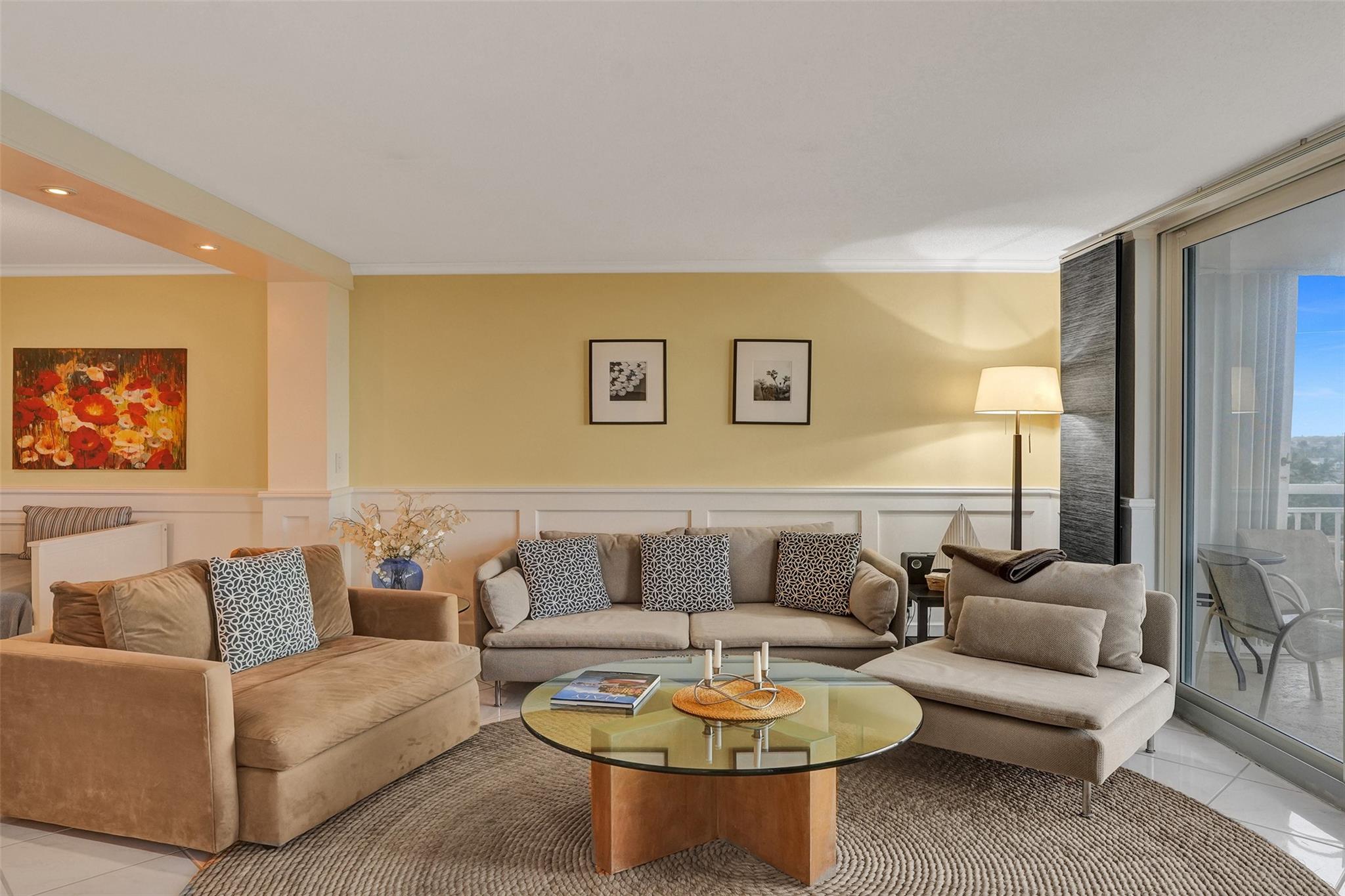 1050 Hillsboro Mile 805W