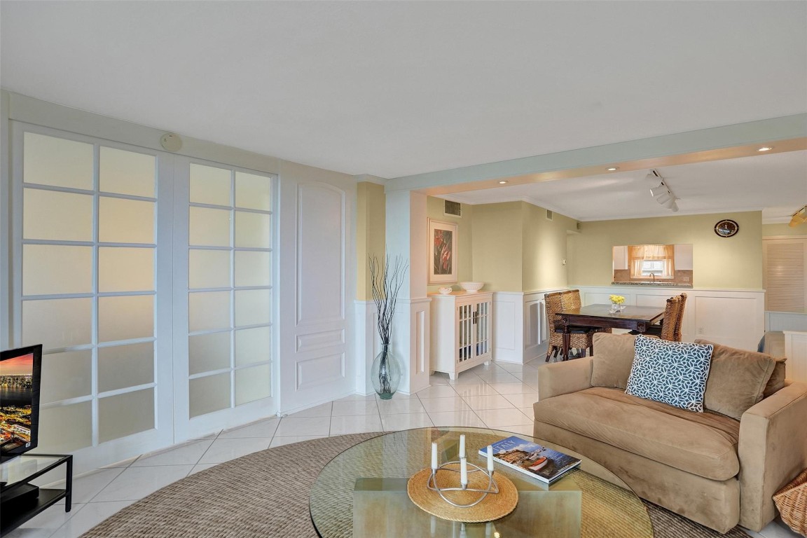 HILLSBORO LE BARON - Residential