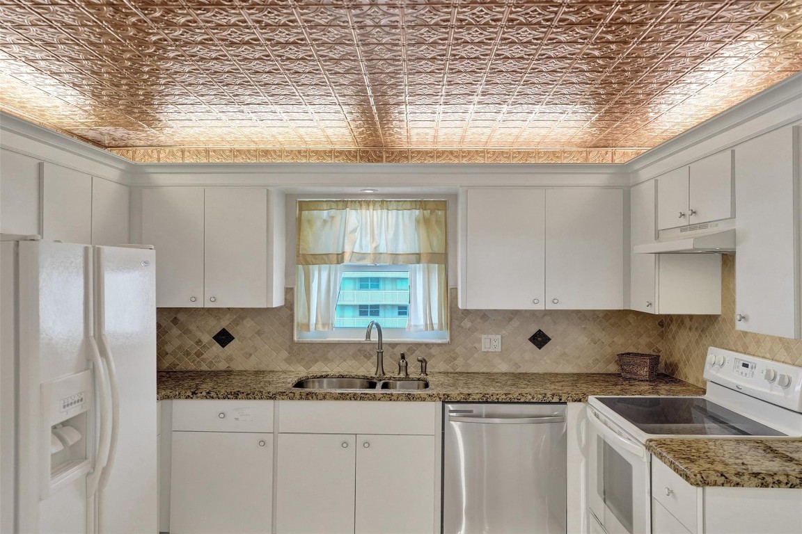 HILLSBORO LE BARON - Residential