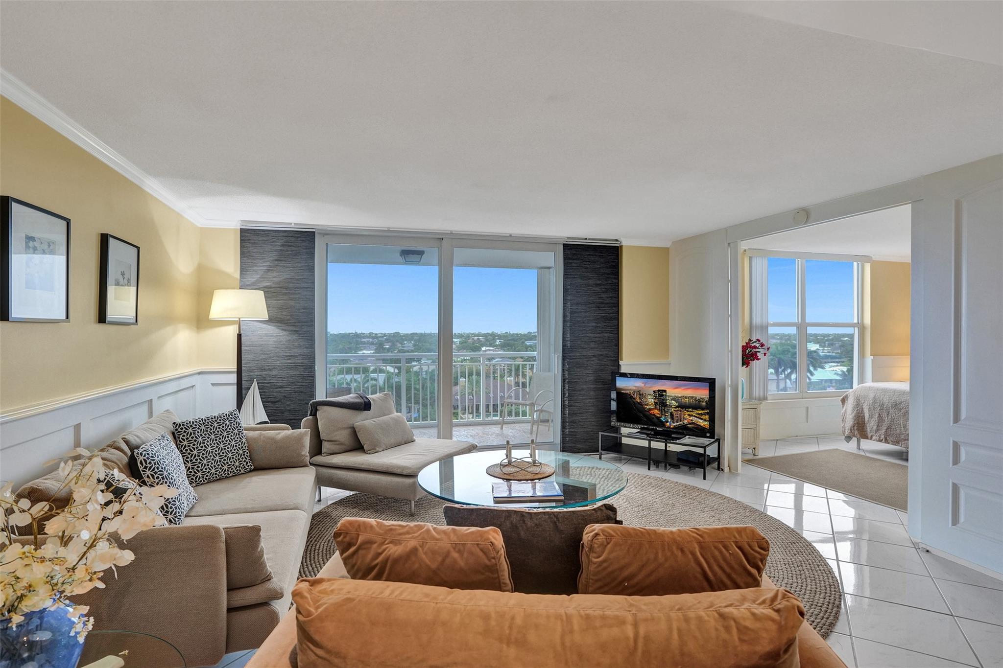 1050 Hillsboro Mile 805W