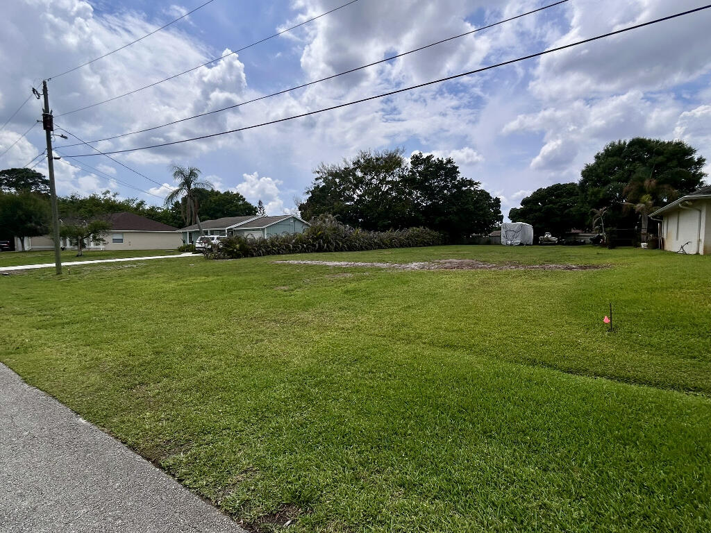145 SW Elderberry Drive