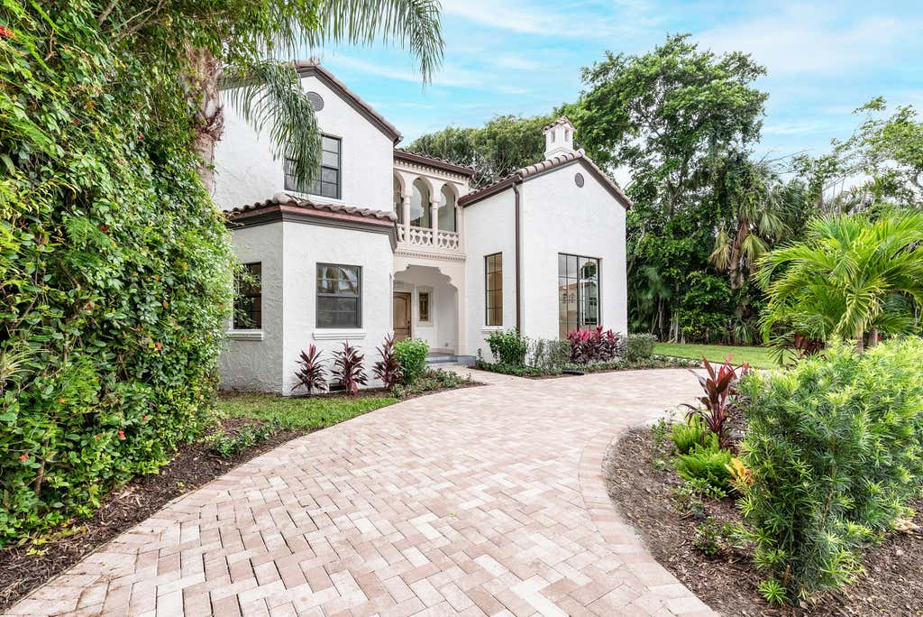 Photo of 206 Greymon Drive, West Palm Beach, FL 33405 (MLS # R10926787)