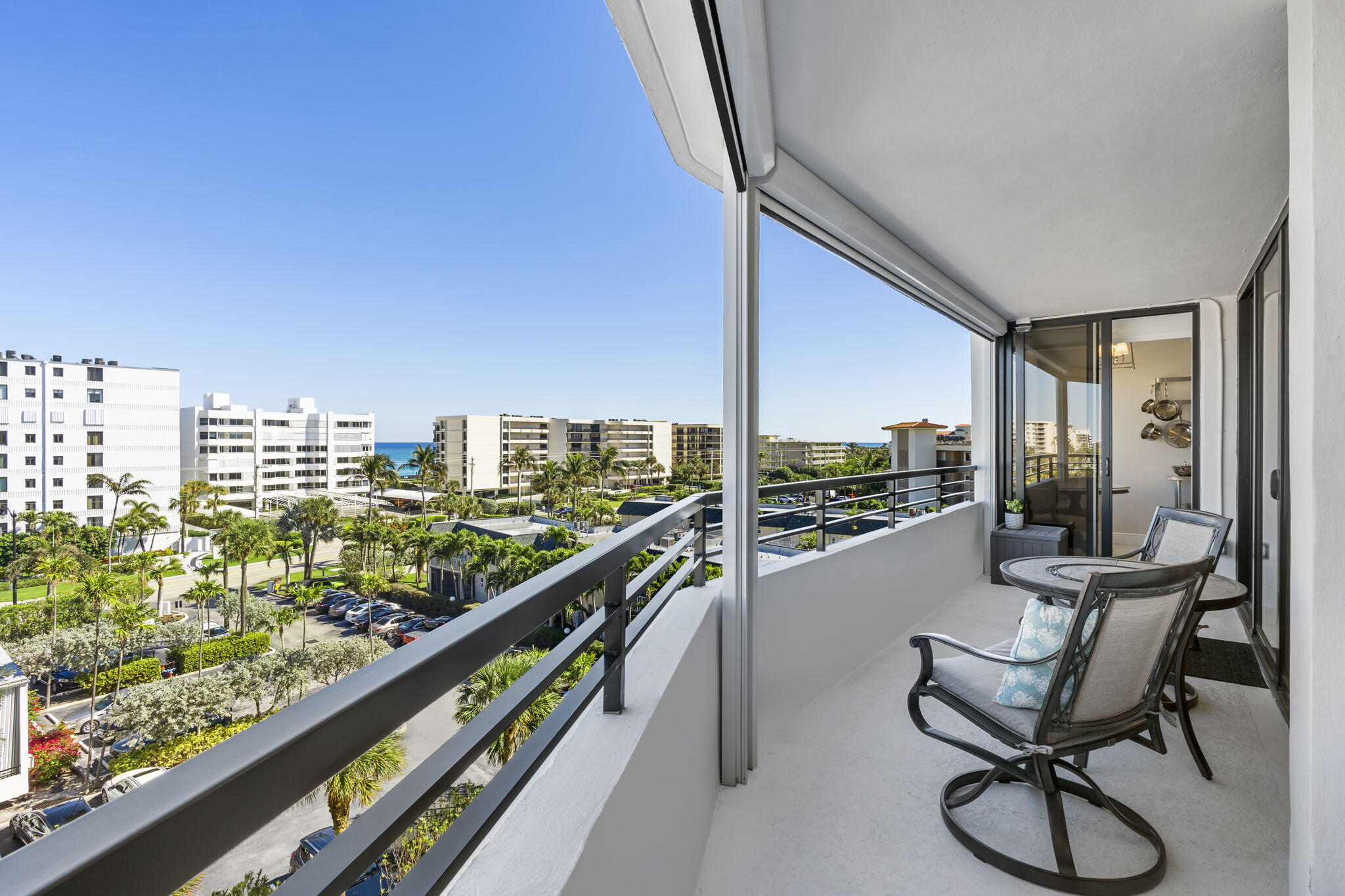 MAYFAIR HOUSE CONDO - Residential