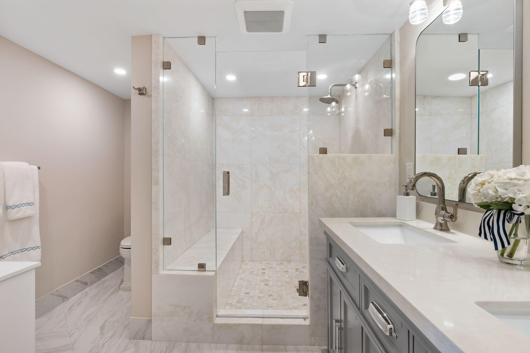 MAYFAIR HOUSE CONDO - Residential