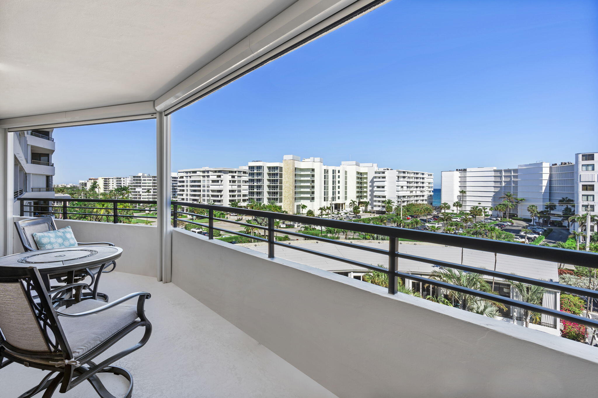 MAYFAIR HOUSE CONDO - Residential