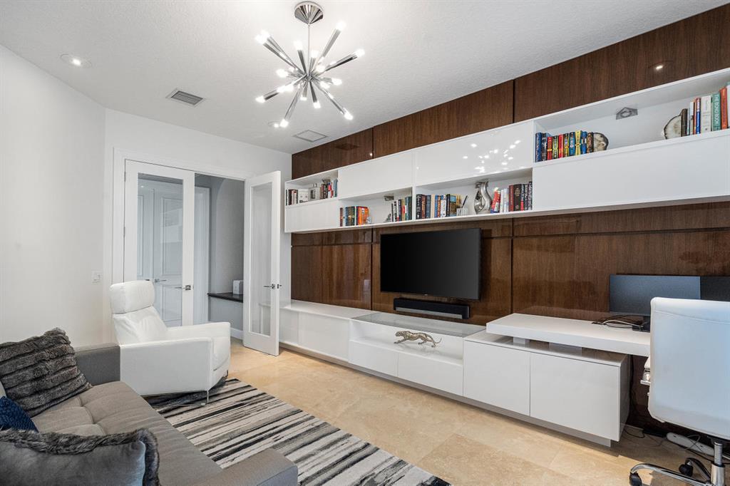 WOODFIELD HUNT CLUB - Residential