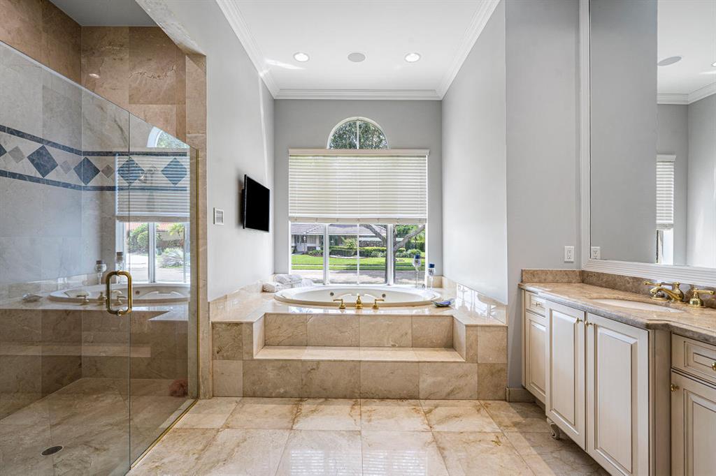 WOODFIELD HUNT CLUB - Residential