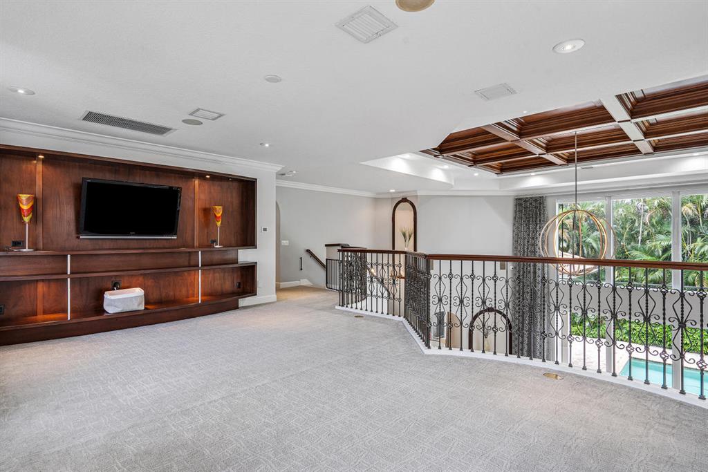 WOODFIELD HUNT CLUB - Residential