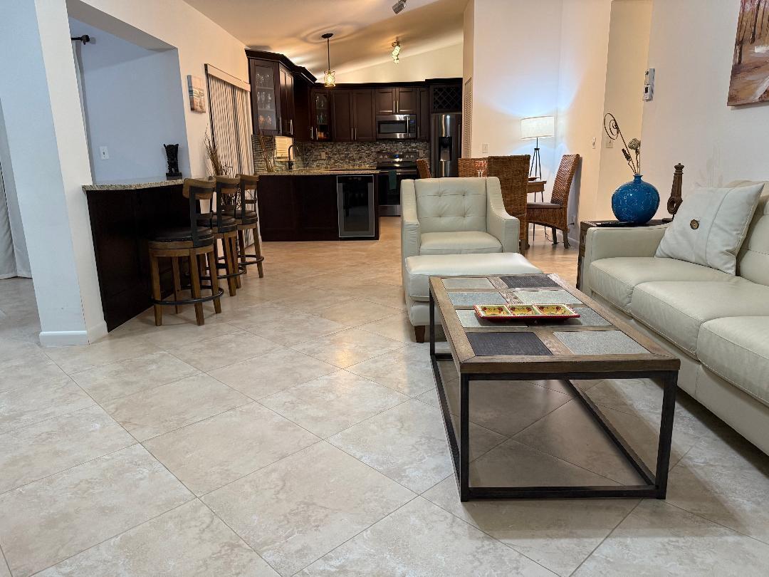 DELRAY VILLAS 5 - Residential