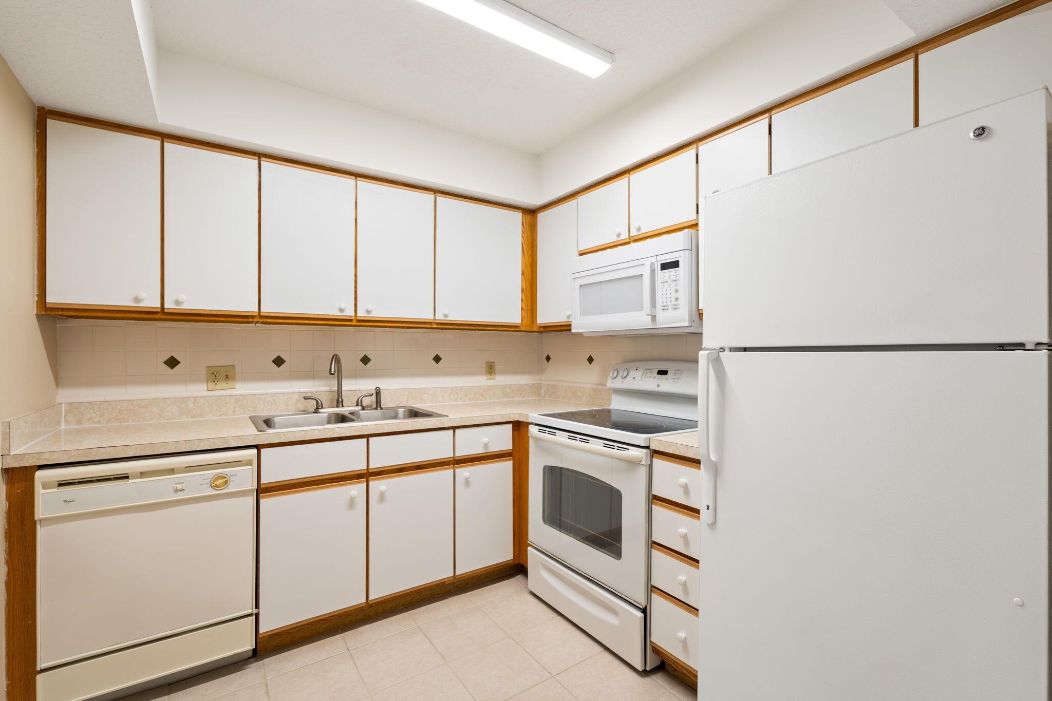 POPPLETON CREEK CONDO - Residential