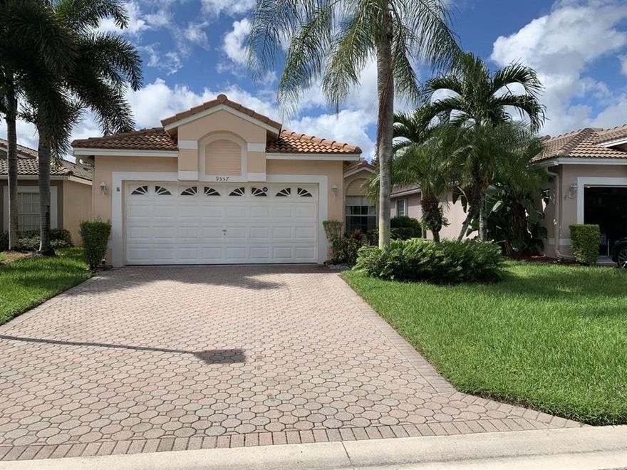 LAKE VIEW Beautiful 3 Bedroom 2 Bathroom in 55 and up Community, Many upgrades and Features including Custom bar with granite counter top and glass door, High hats in all living room and kitchen New roof ( tile roof ) 2016 New crown Molding in all living and kitchen Updated Kitchen and bathrooms New extension of screen porch with pavers 10 x 30 High Ceiling