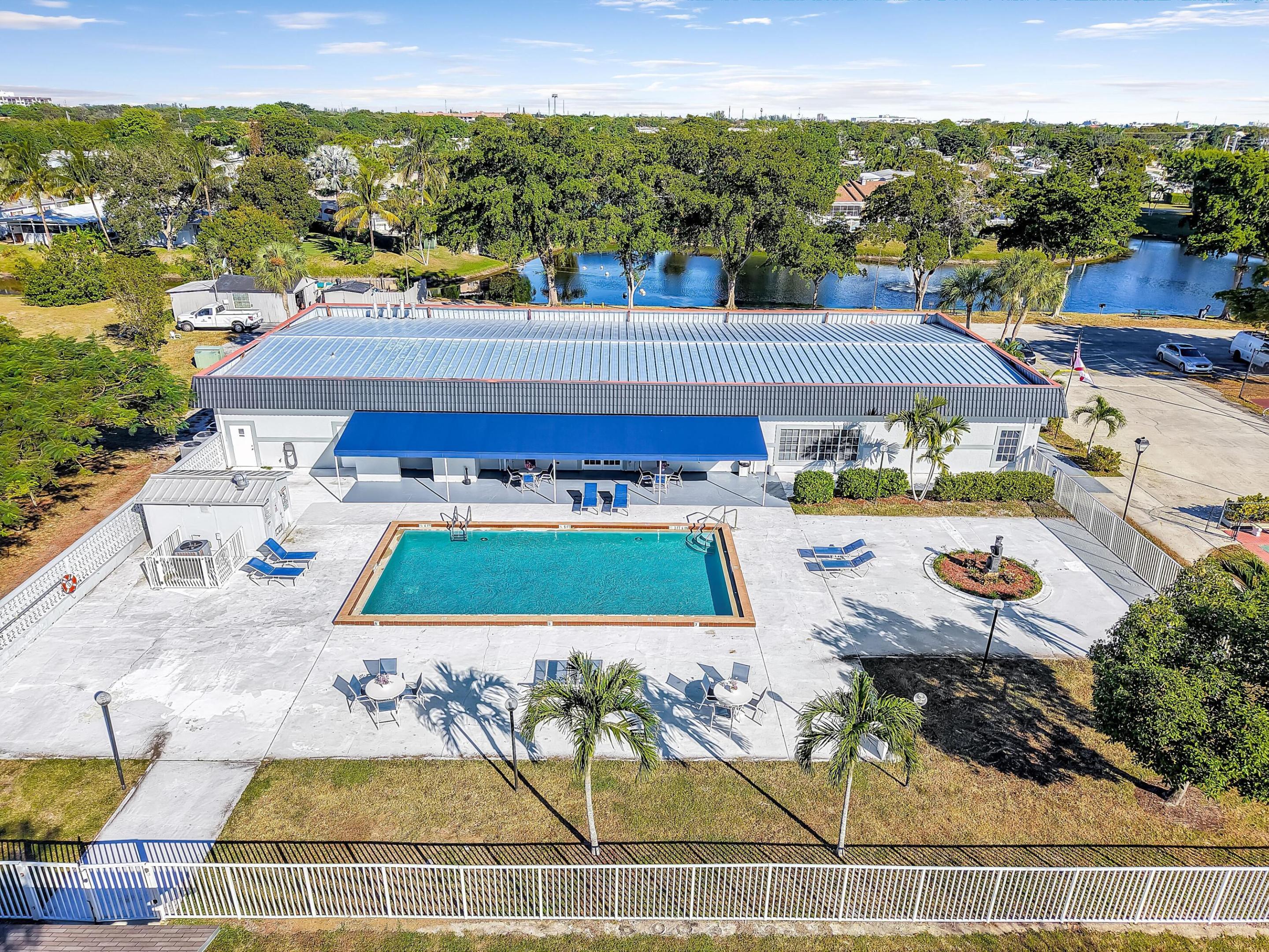 COUNTRY KNOLLS - Residential