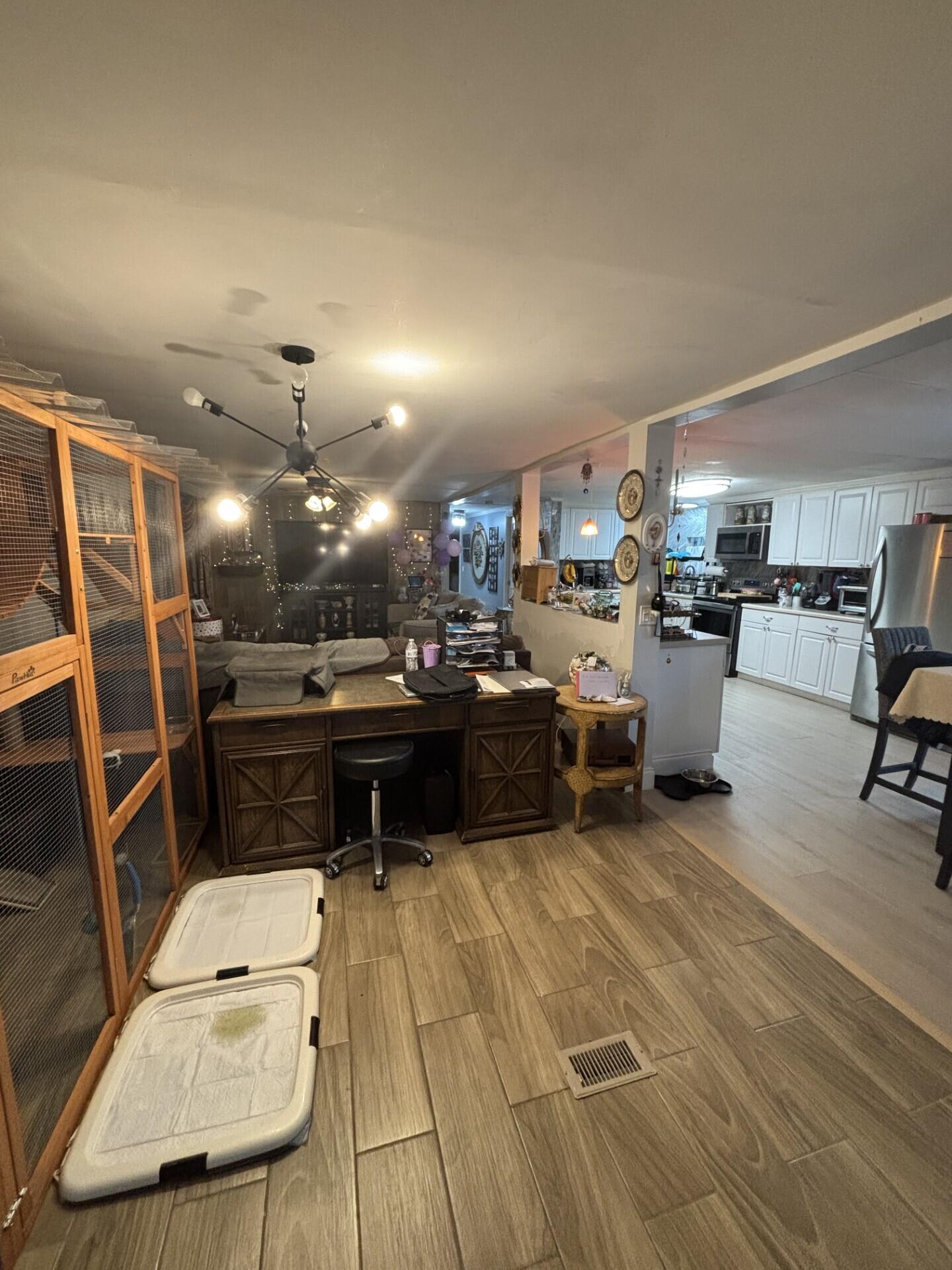 COUNTRY KNOLLS - Residential