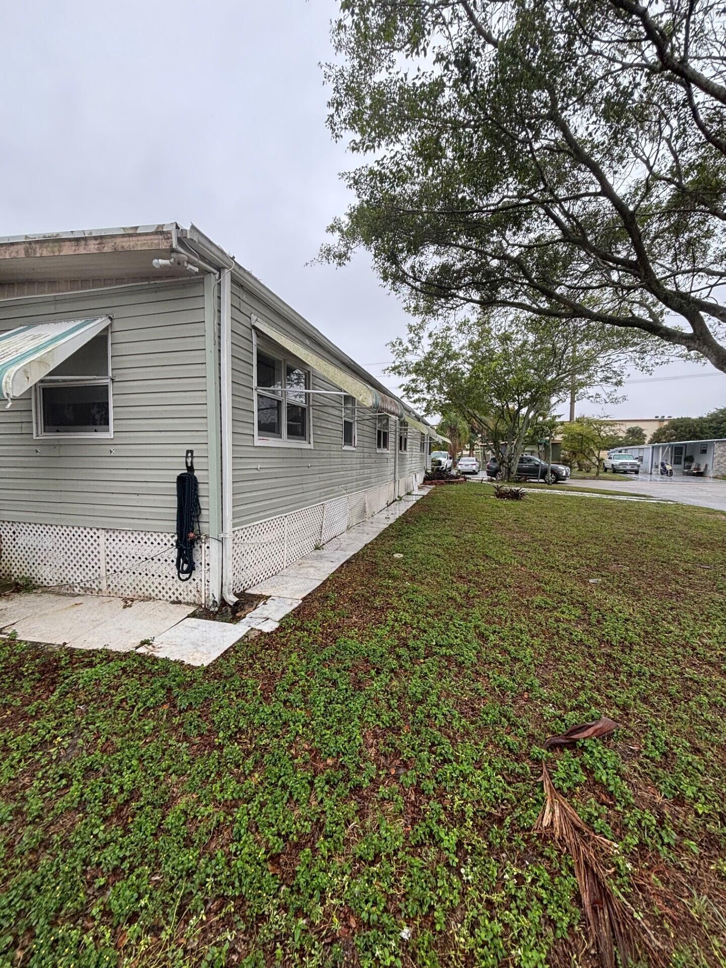 COUNTRY KNOLLS - Residential