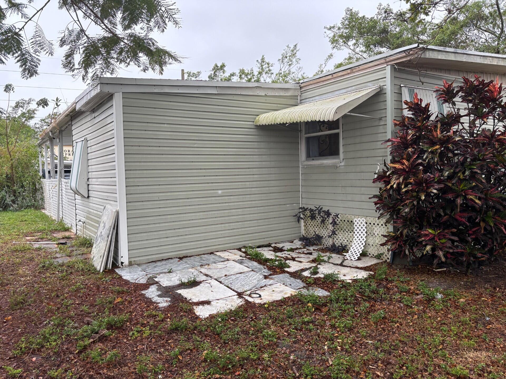 COUNTRY KNOLLS - Residential