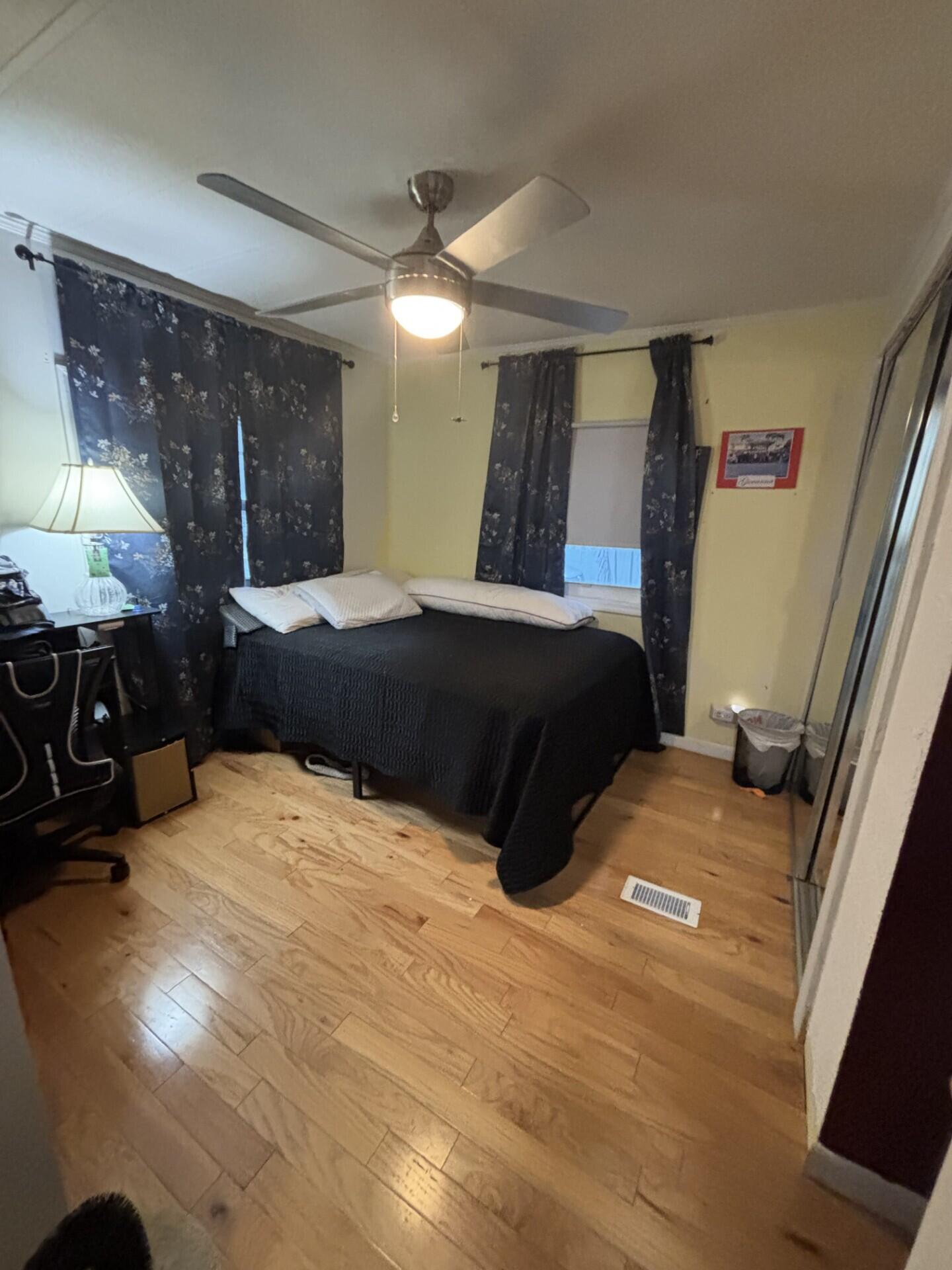 COUNTRY KNOLLS - Residential