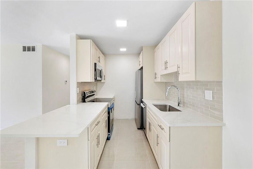 Welcome home! This is a beautiful, ready-to-move condo near the heart of Coral Springs. Near maojr highways, shopping centers, restaurants, and top rated schools. Home owner took very good care of this apartment and remodeled it in 2023, making this into a spacious, functional place to live. Appliances, including kitchen and laundry, paint, flooring, and countertops were all replaced in this remo. Don't miss out on the opportunity to live in this gorgeous place!
HOA approval required, minimum of 650 credit score. Please contact Grant Property Management for further cost and application info.