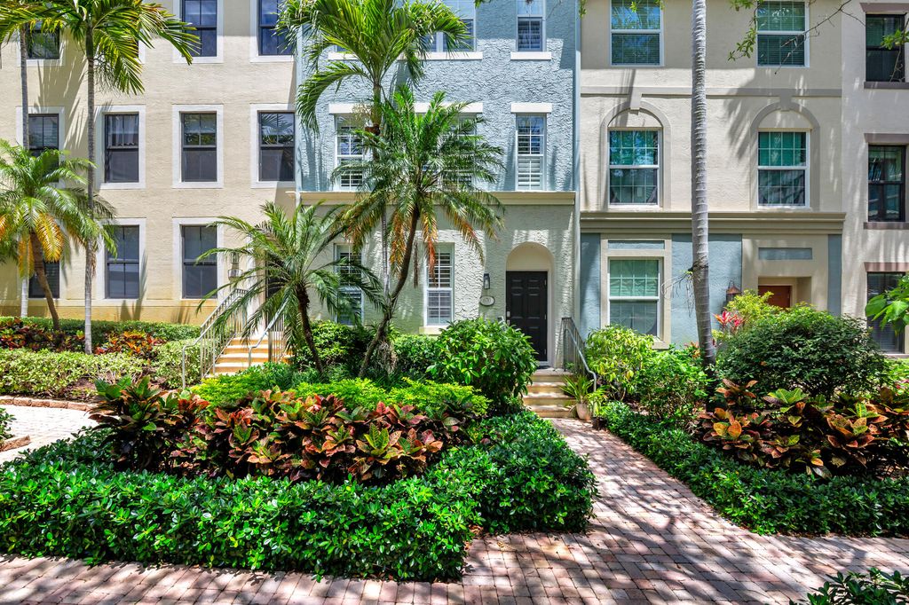 Photo of 670 Fern Street, West Palm Beach, FL 33401 (MLS # B26021394)