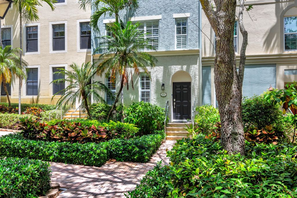 Photo of 670 Fern Street, West Palm Beach, FL 33401 (MLS # B26021394)