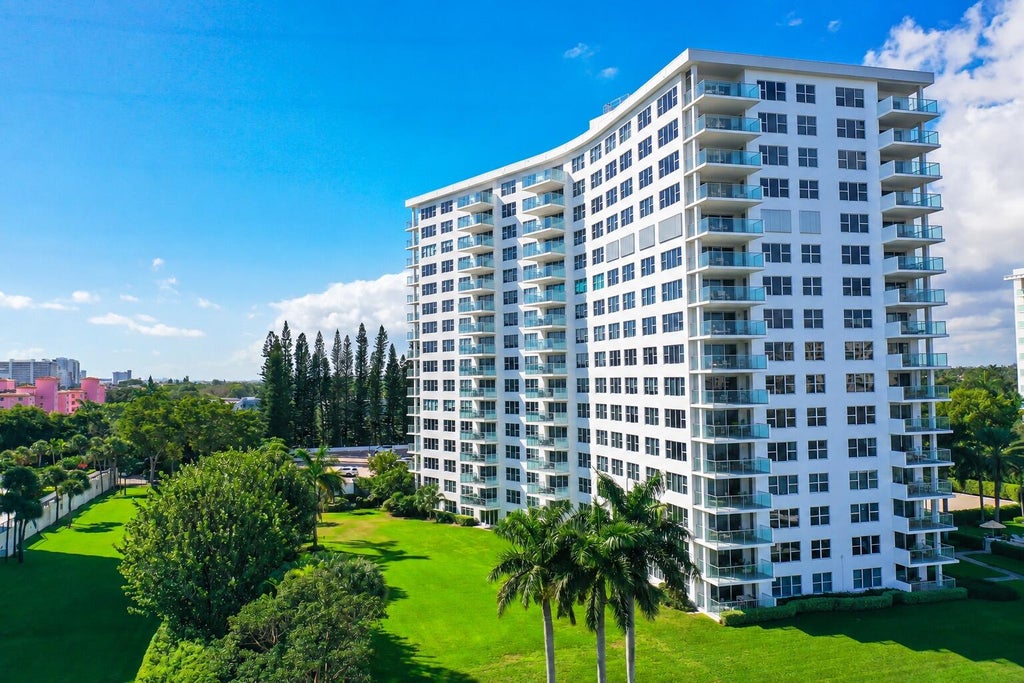 Photo of 875 E CAMINO REAL #7E, Boca Raton, FL 33432 (MLS # B26085092)