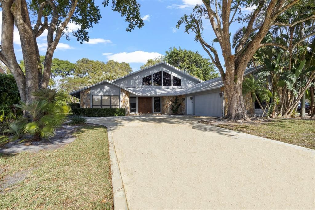 Photo of 6343 Brandon Street, Palm Beach Gardens, FL 33418 (MLS # R10867417)