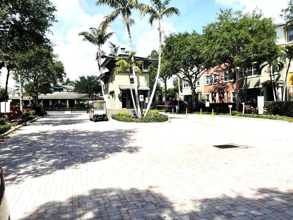 Photo of 590 Amador Lane #5, West Palm Beach, FL 33401 (MLS # B26032404)