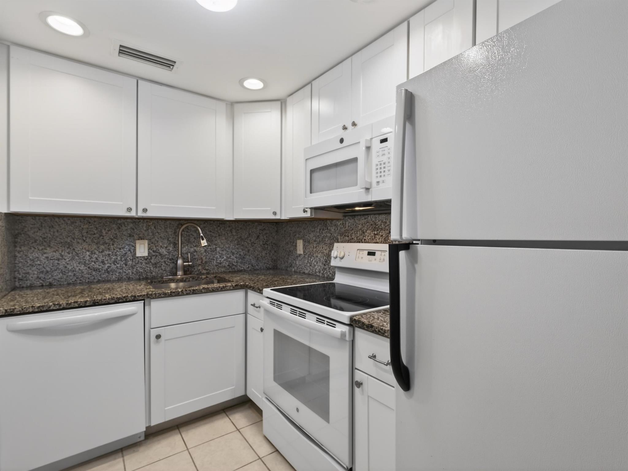 DEL HARBOUR CONDO DECL IN - Residential