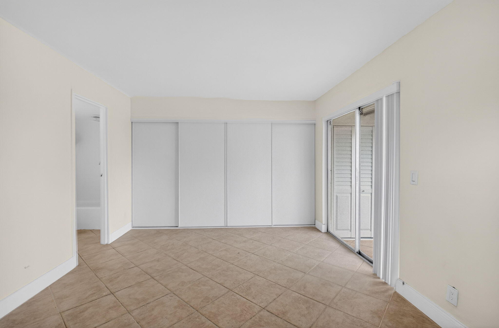 KINGS POINT VALENCIA CONDOS - Residential