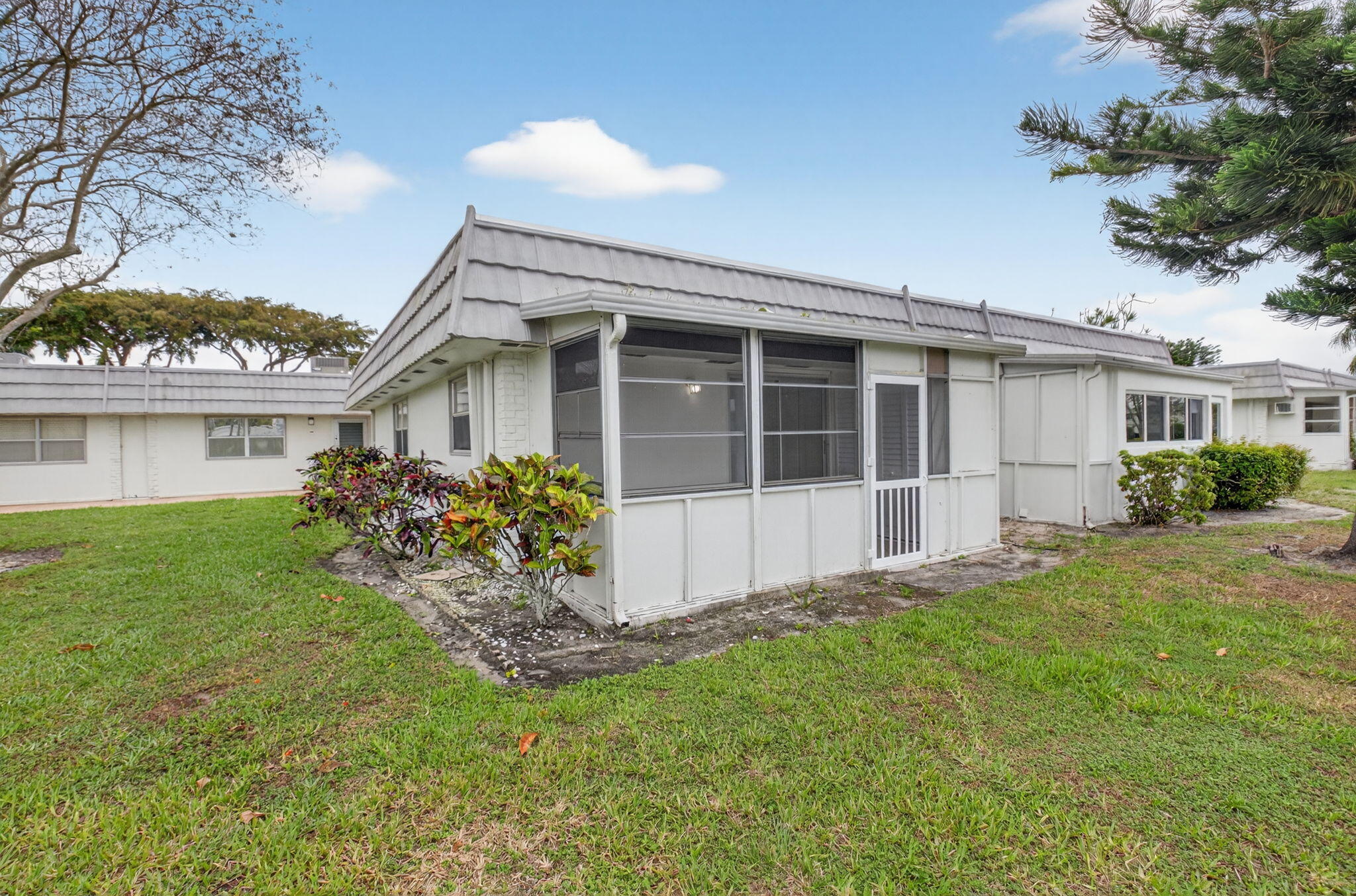 KINGS POINT VALENCIA CONDOS - Residential