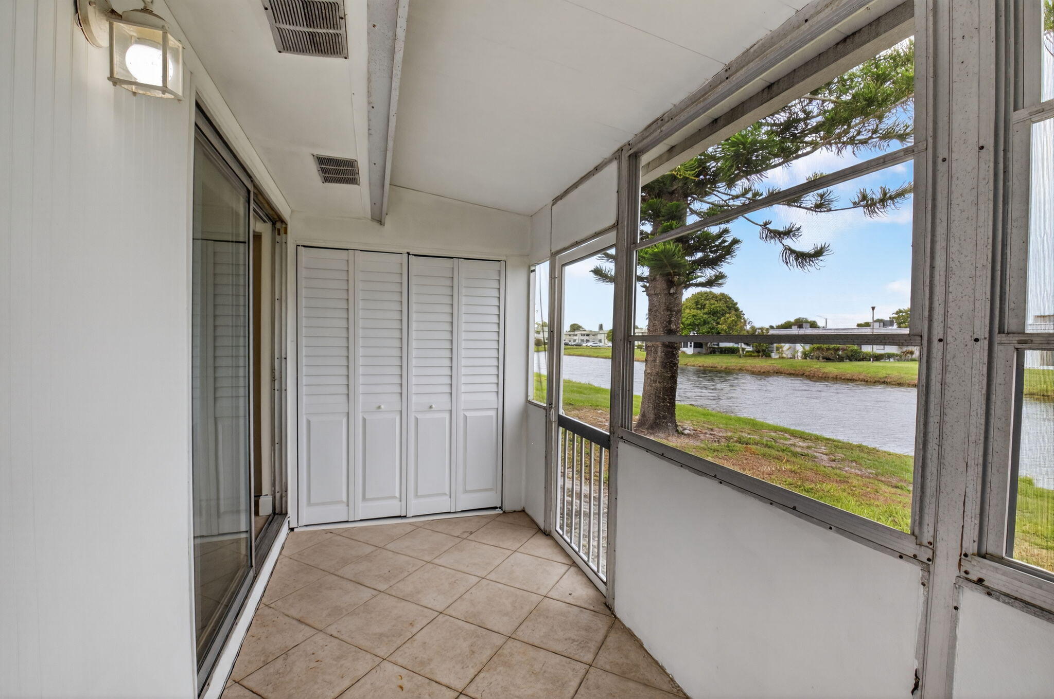 KINGS POINT VALENCIA CONDOS - Residential