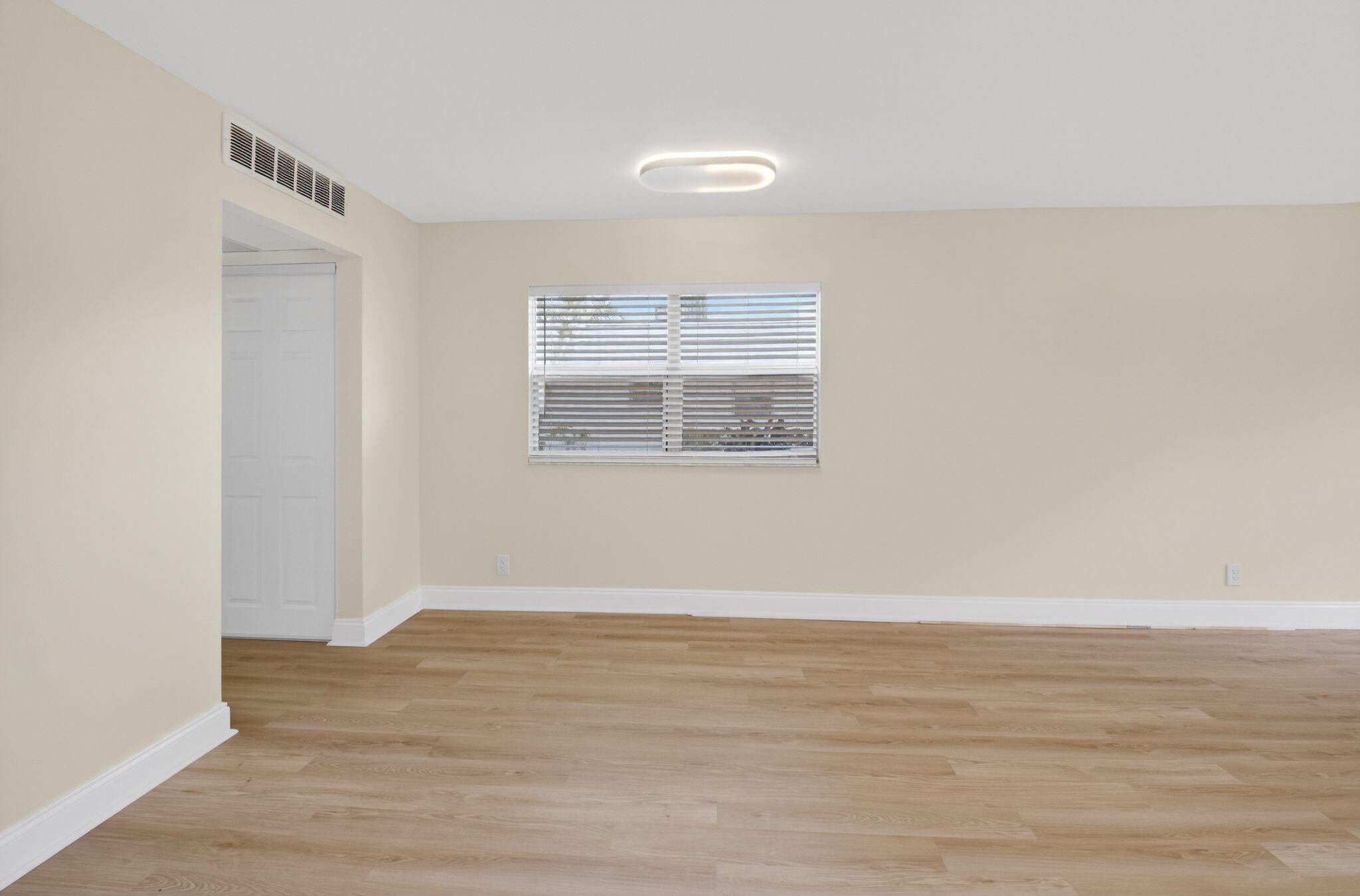 KINGS POINT VALENCIA CONDOS - Residential