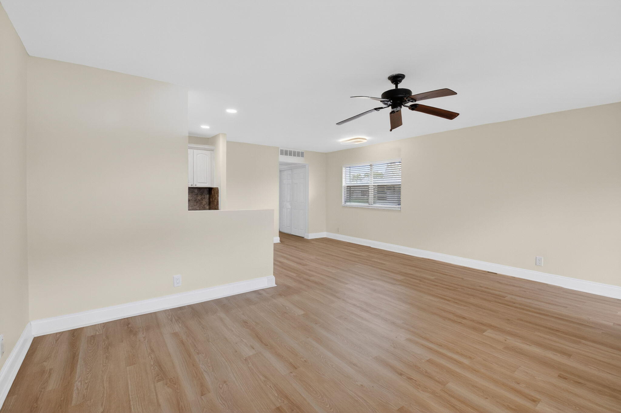 KINGS POINT VALENCIA CONDOS - Residential