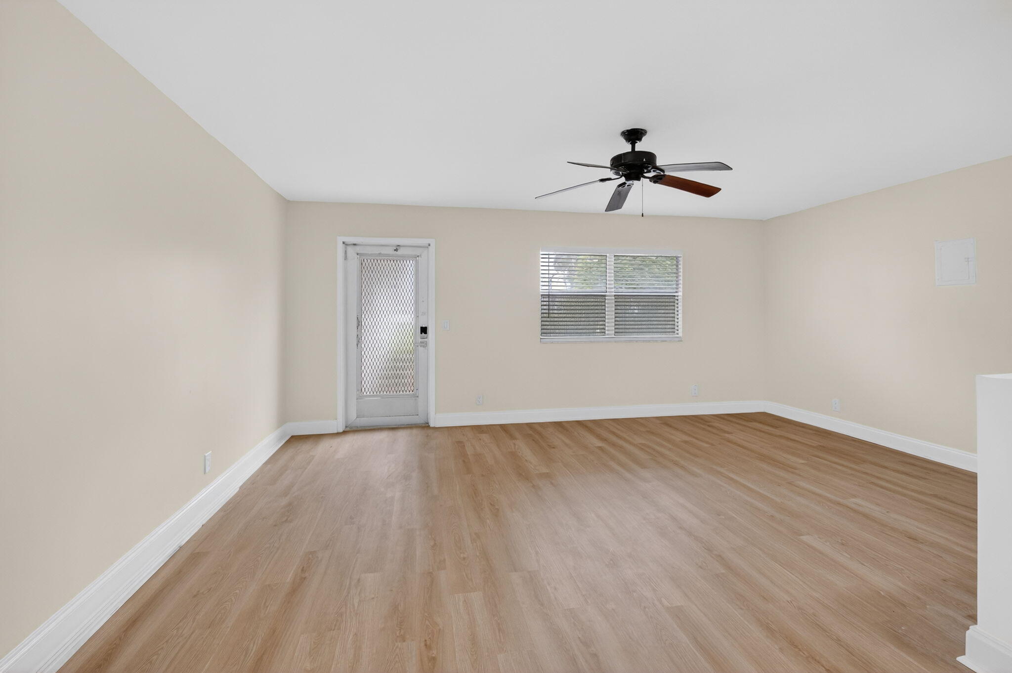 KINGS POINT VALENCIA CONDOS - Residential