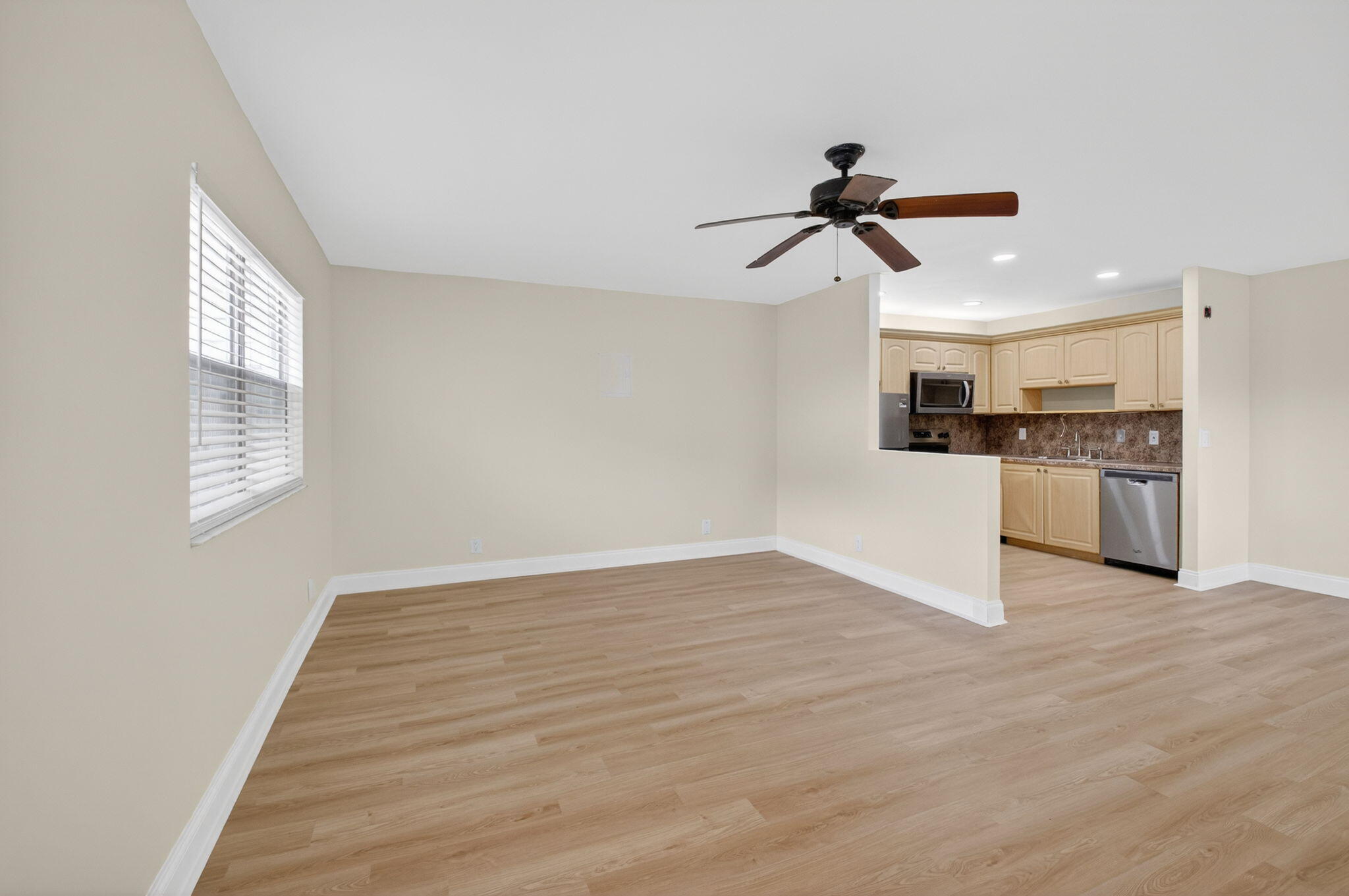 KINGS POINT VALENCIA CONDOS - Residential