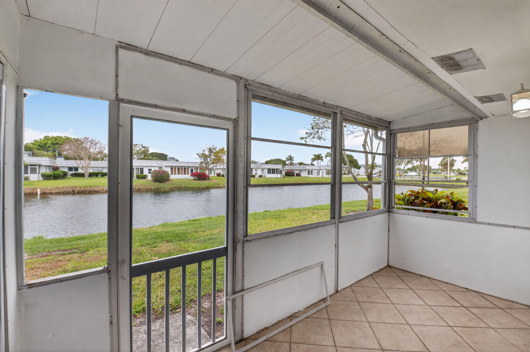 KINGS POINT VALENCIA CONDOS - Residential