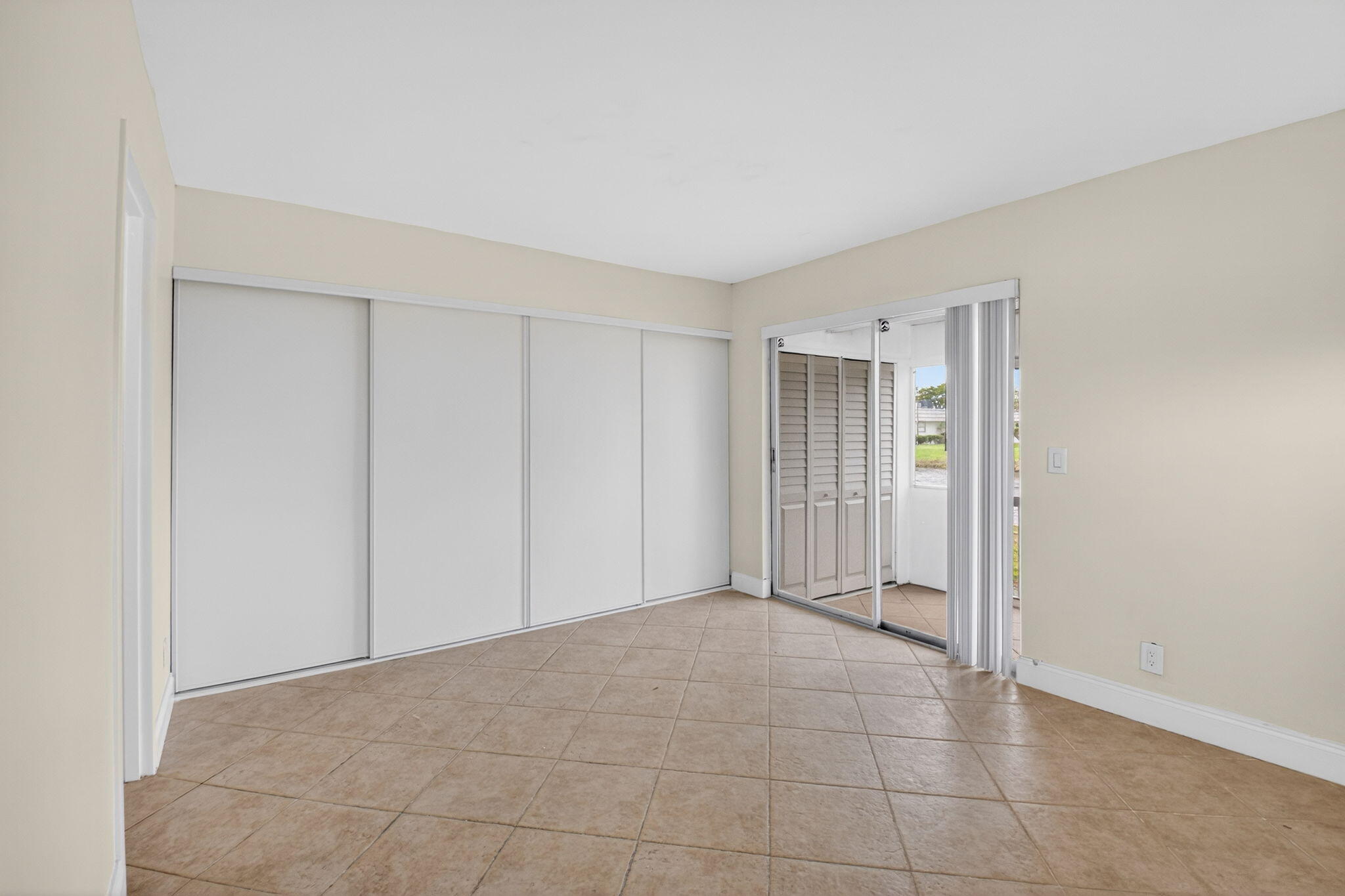 KINGS POINT VALENCIA CONDOS - Residential