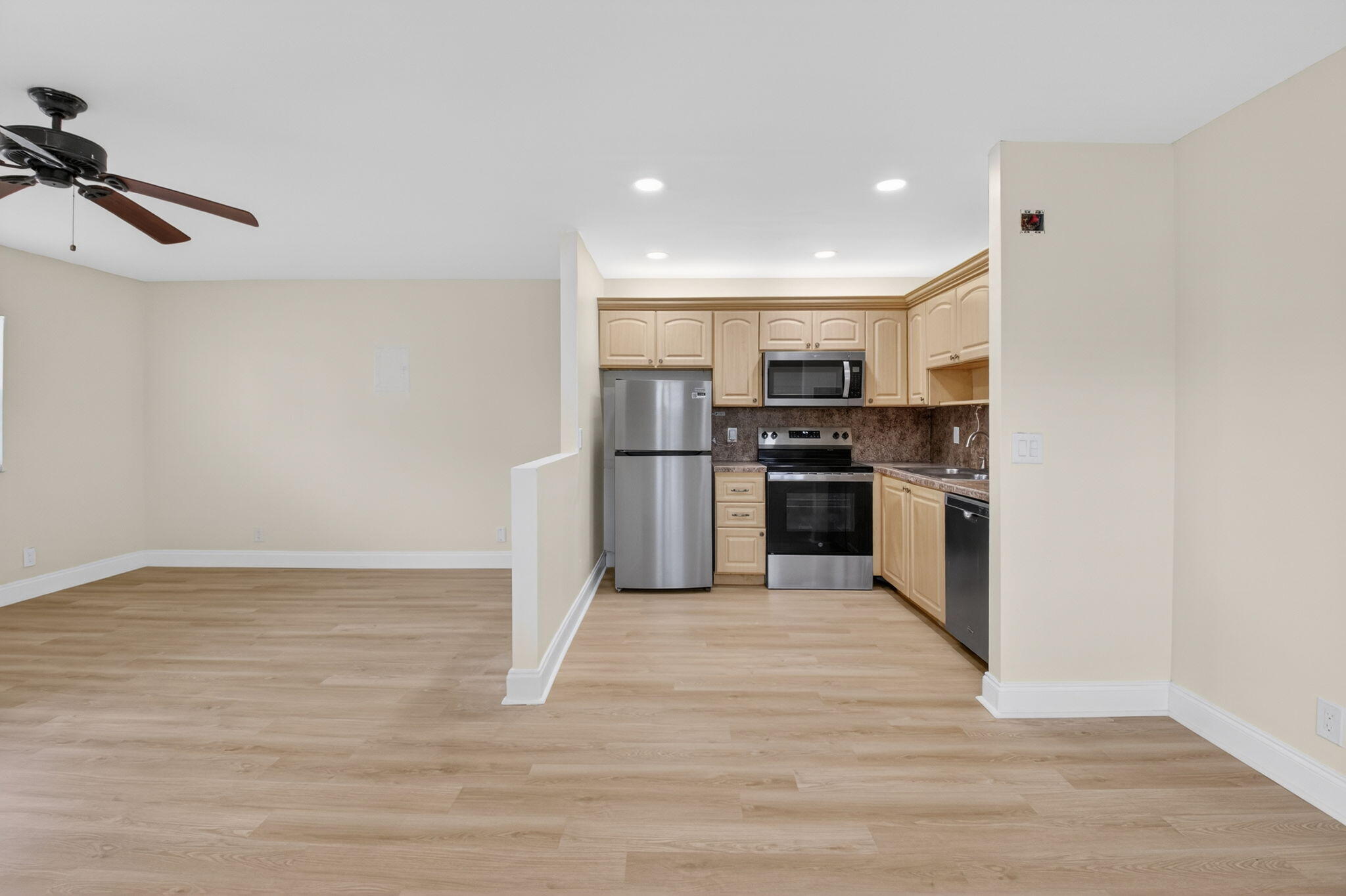 KINGS POINT VALENCIA CONDOS - Residential