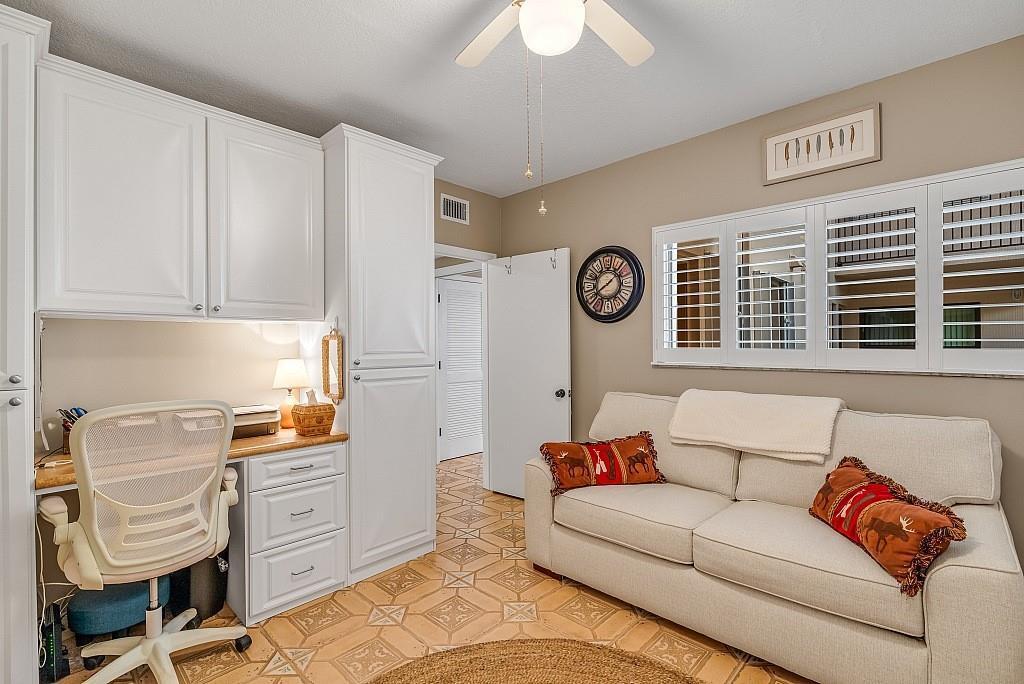 REFLECTIONS ON THE RIVER - Residential