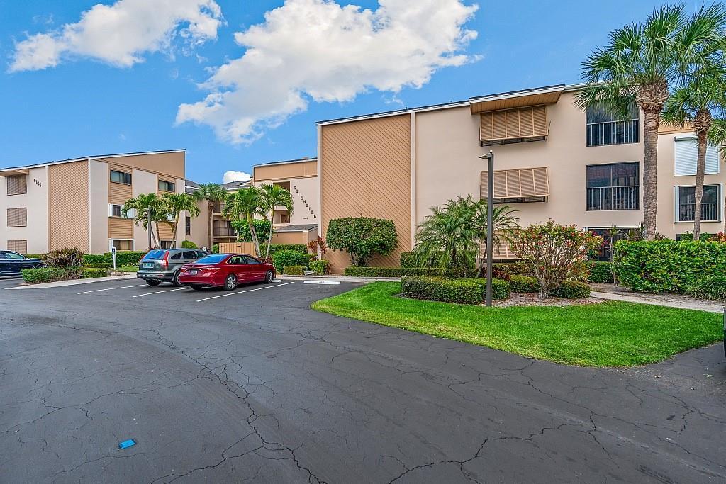 REFLECTIONS ON THE RIVER - Residential